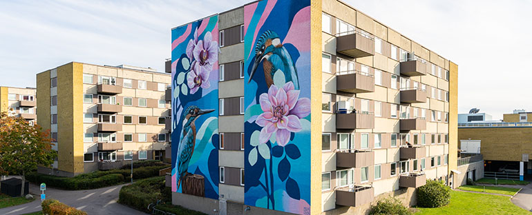 Konstnär Irene Lopez Leons målning på fastigehet Skäggetorp centrum 14 